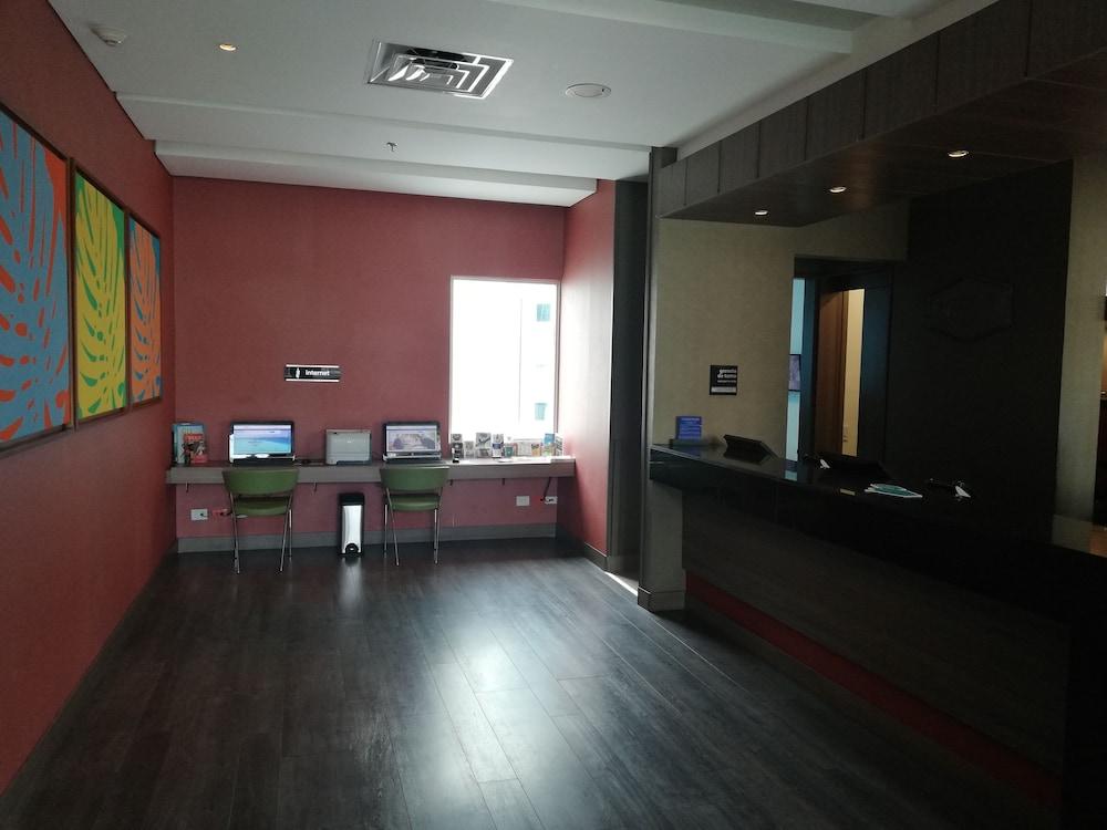 Hotel Hampton By Hilton Cali Exterior foto